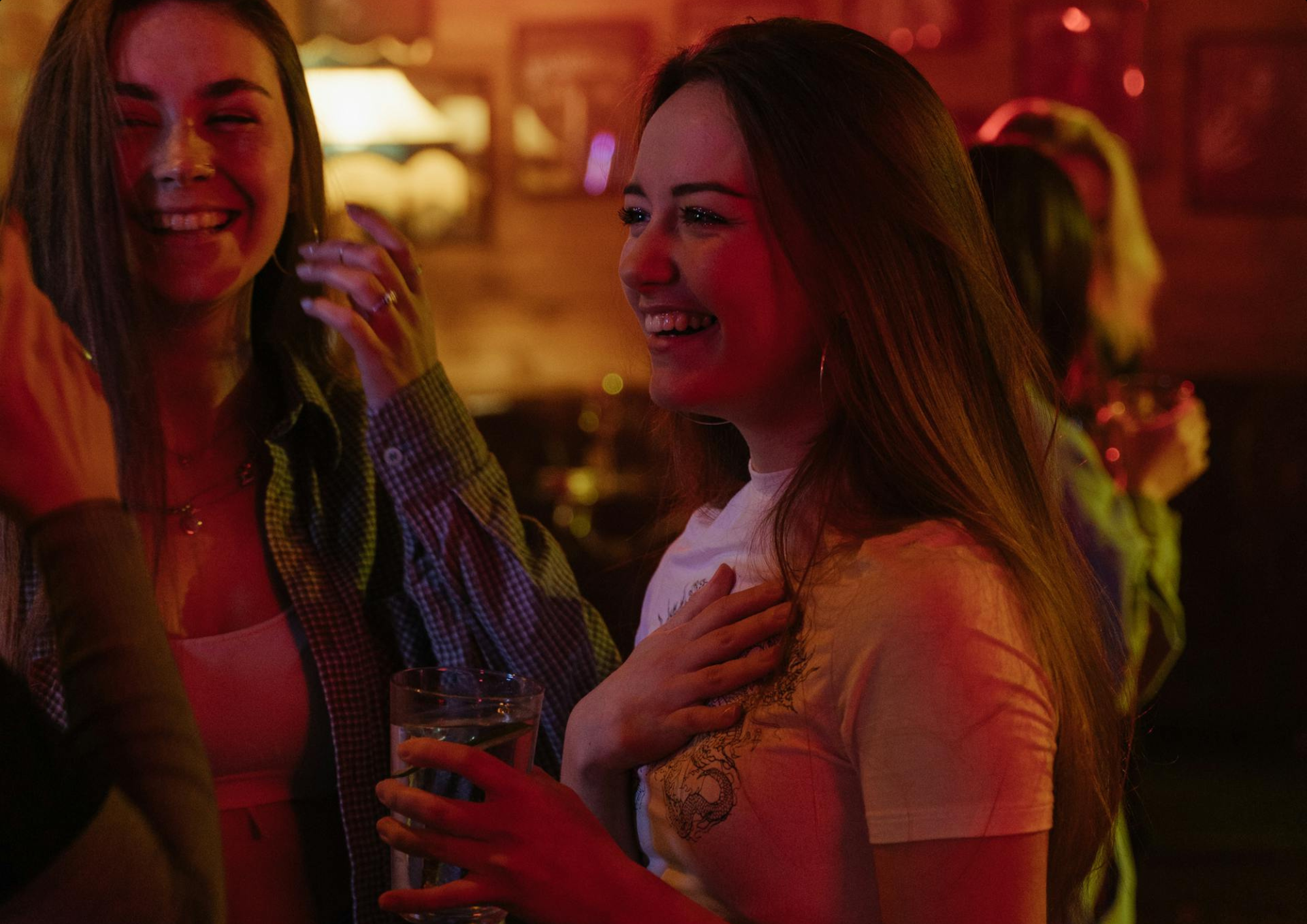 Cómo proteger tus oídos en Fiestas Patrias: fondas, conciertos y eventos